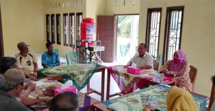 Kepala Dinas Sosial Musi Rawas melaksanakan monitoring Pemuktahiran DTKS Desa Prabumulih I
